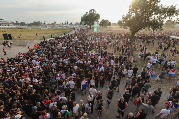Zagreb: Stvaraju se ogromne gužve na samom ulazu na koncert Thompsoona