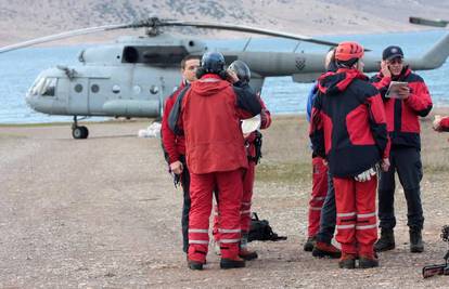 Cessna s četvero ljudi pala na Velebitu u minsko polje