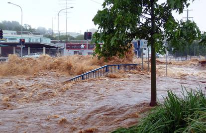 Poplave u Australiji odnijele su 12 života, oko 70 ljudi nestalo