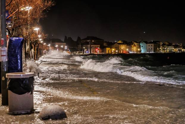 Kaštela: Olujno jugo i plima opet potopili Donja Kaštela