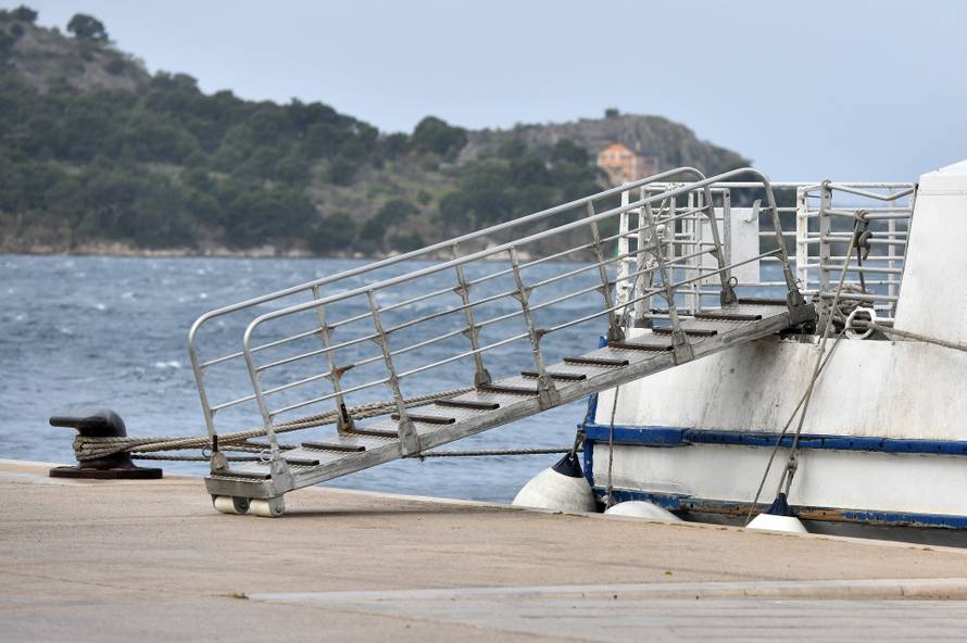 Šibenik: Jako jugo na šibenskom podru?ju prekinulo brodske linije za neke otoke
