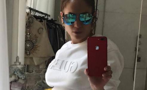 J.Lo pokazala 'ludo' isklesane trbušnjake: 'To je Photoshop'