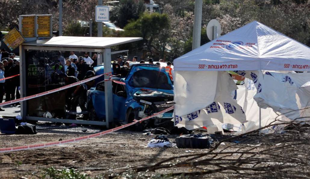 Palestinac se zabio  u autobusnu stanicu kod Jeruzalema. Dvoje ljudi umrlo, među njima i dijete
