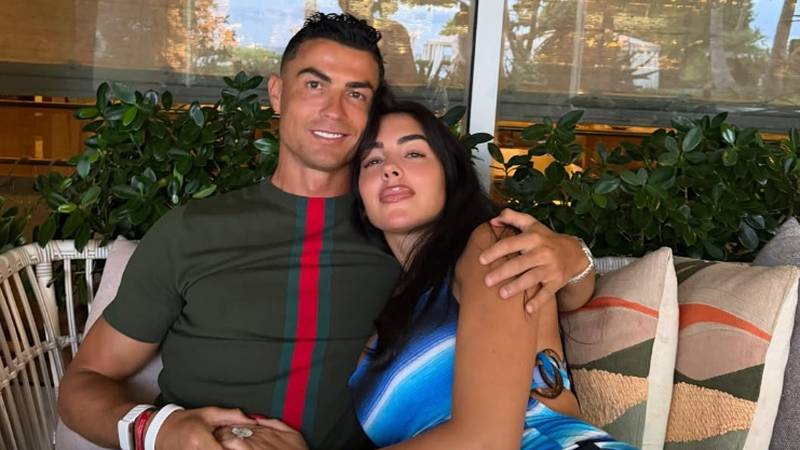 FOTO Zvone svadbena zvona? Internetom kruži pozivnica za vjenčanje Georgine i Ronalda