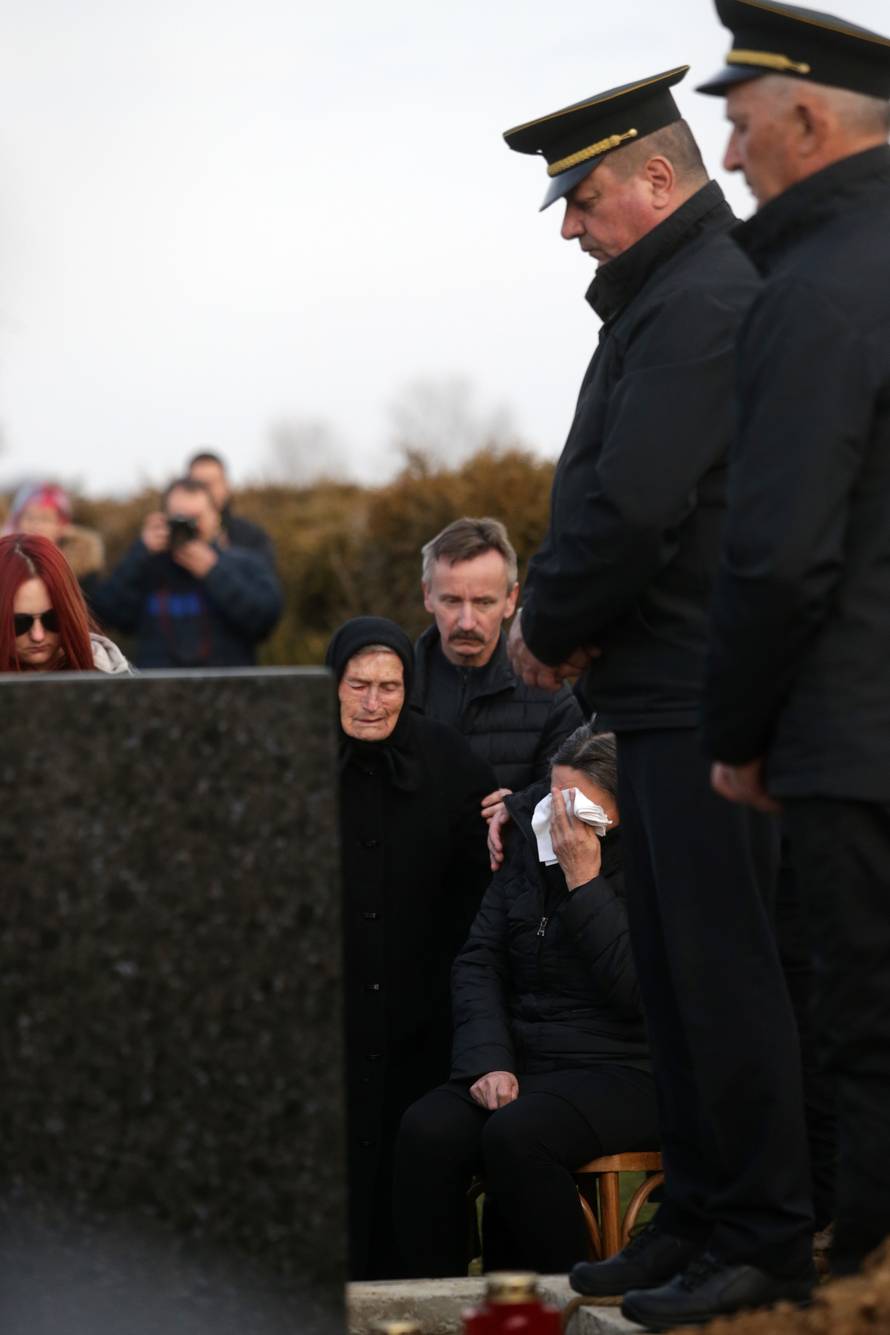 Jasminina majka neutješno je plakala: Nije mogla ni stajati...