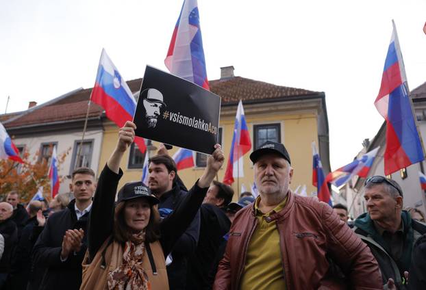 Novo Mesto: Građani pristižu na prosvjedni skup, održat će se i politički summit