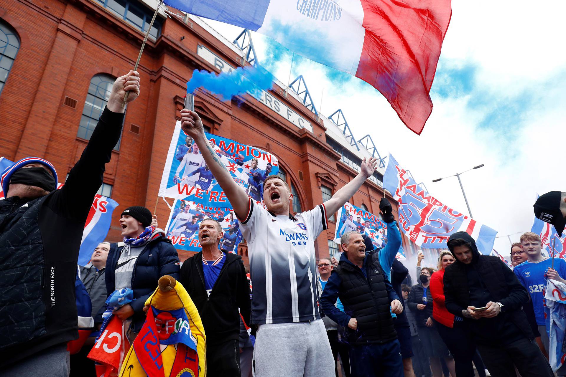 Rangers fans celebrate winning the Scottish Premiership Title