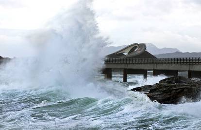 Oluja poharala jug Norveške, poginulo dvoje, dvoje nestalo