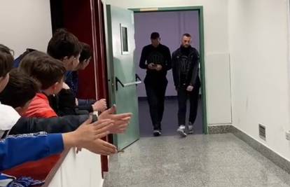 VIDEO Džeko i Brozović prošli su pokraj djece. Gledajte reakciju