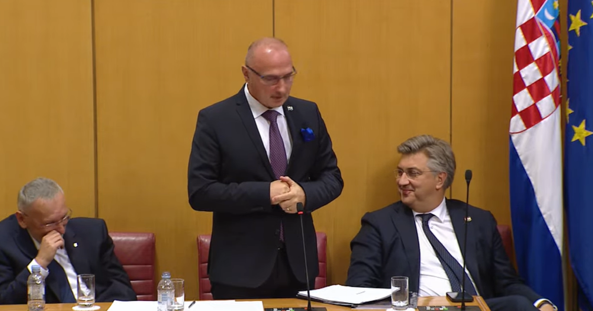 He Jokingly Claims to Have Corrected His Mistake: Not Writing 2.1 Million Euros within the Card