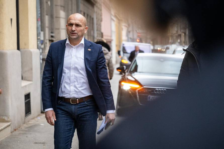 Zagreb: Dolazak članova HDZ-a na sjednicu Predsjedništva i Nacionalnog odbora stranke