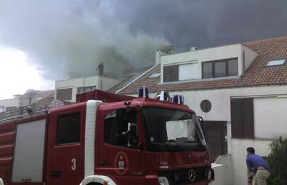 Split: Izolacijska smjesa zapalila potkrovlje zgrade