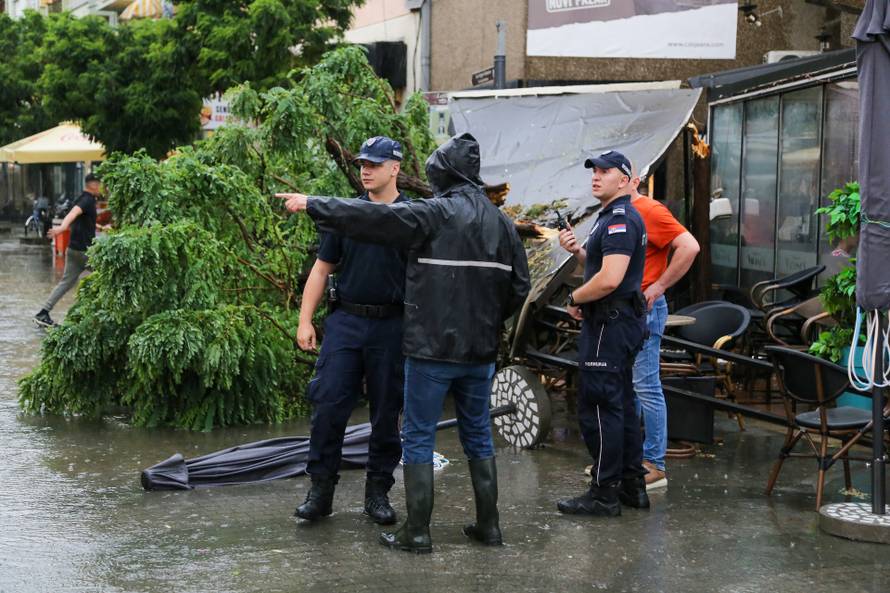 Novi Pazar: Nevrijeme praćeno pljuskovima  zahvatilo je grad 