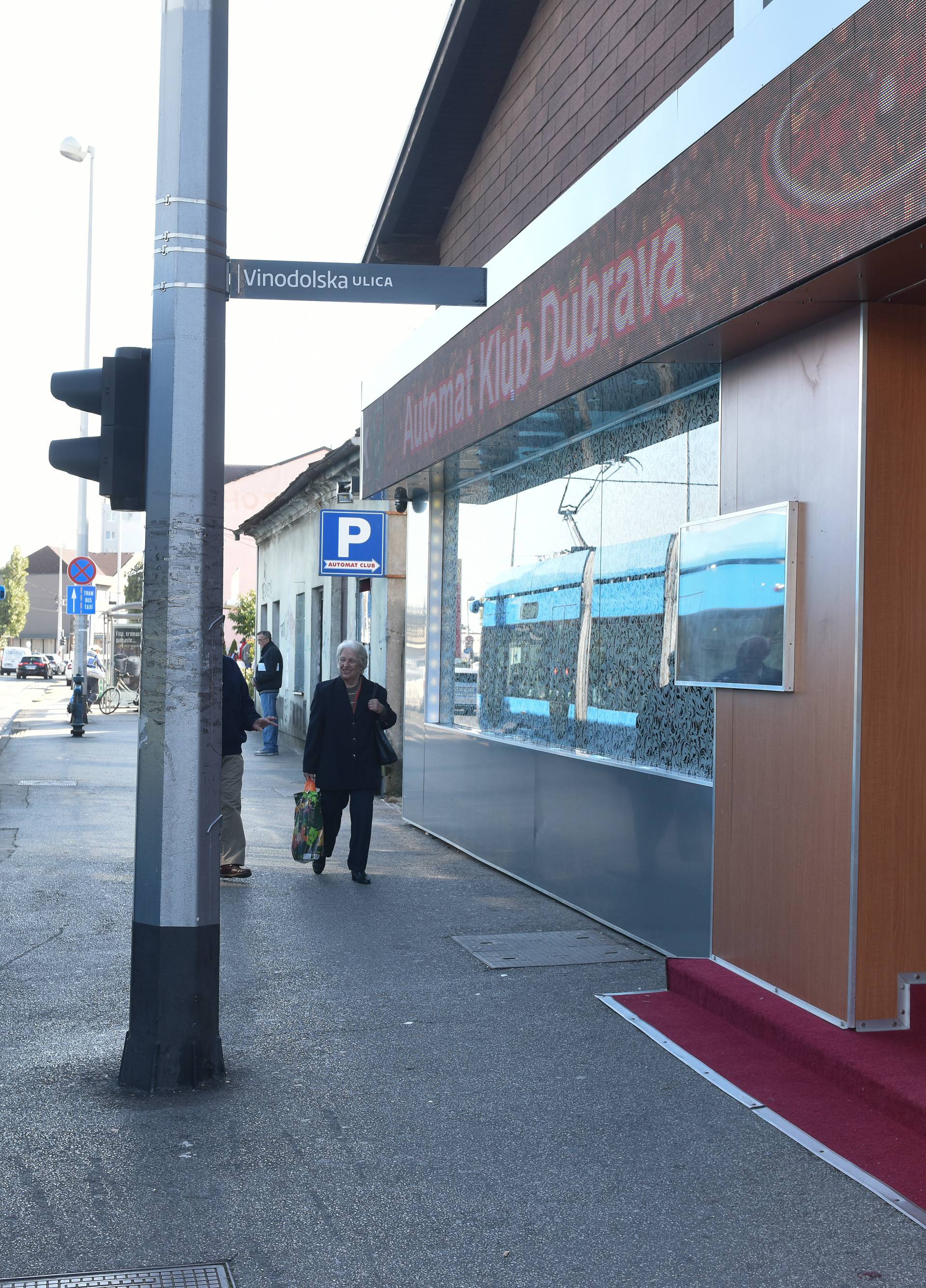 Zagreb: OpljaÄkan automat klub, policija i zaÅ¡titari svladali razbojnike