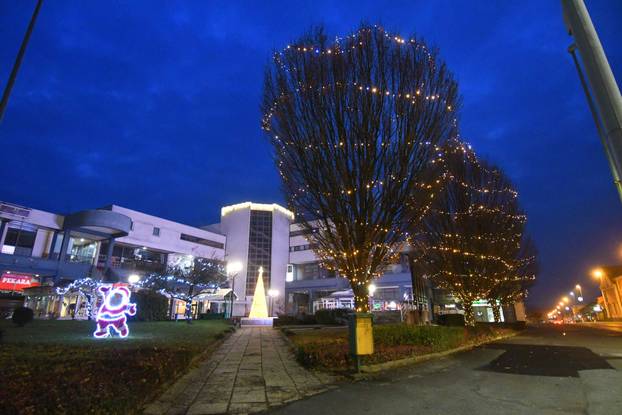 Božićni ugođaj na adventu u Slatini