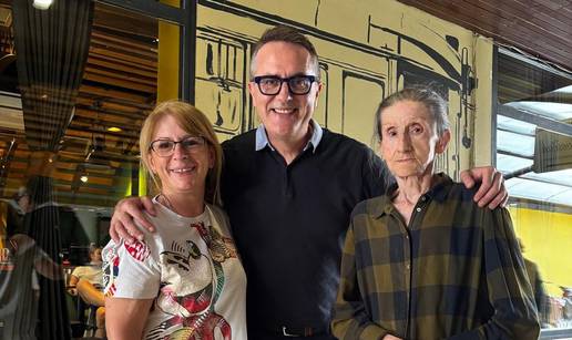 Tarik Filipović posjetio kolegicu Jadranku Matković u Domu za starije: Odigrao i predstavu Ćiro