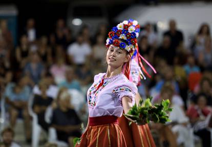 FOTO Folklorne grupe iz cijelog svijeta zaplesale u Podstrani