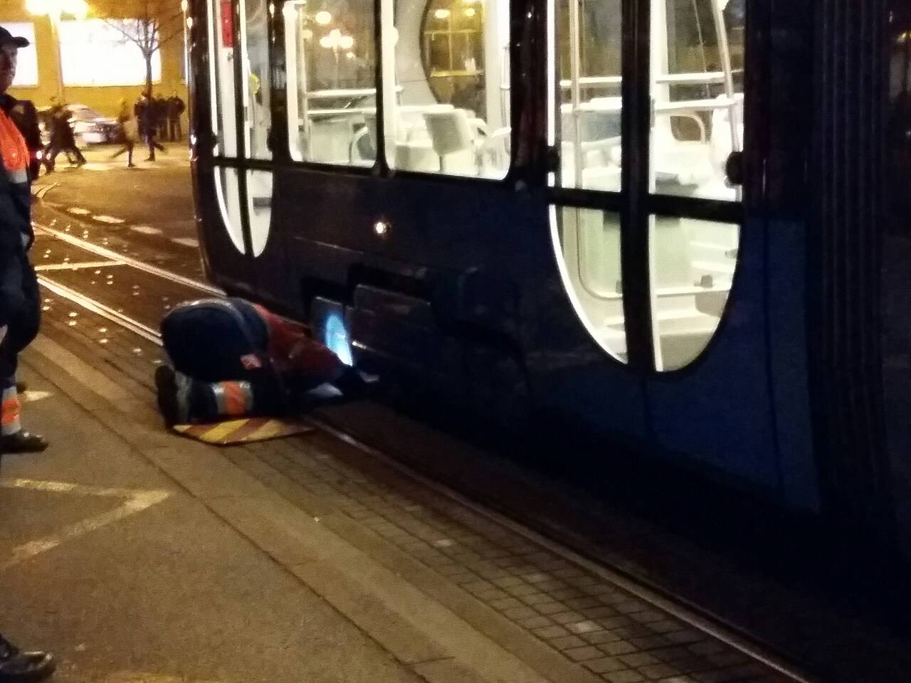 U Zagrebu je tramvaj iskočio iz tračnica: Putnici ostali u šoku