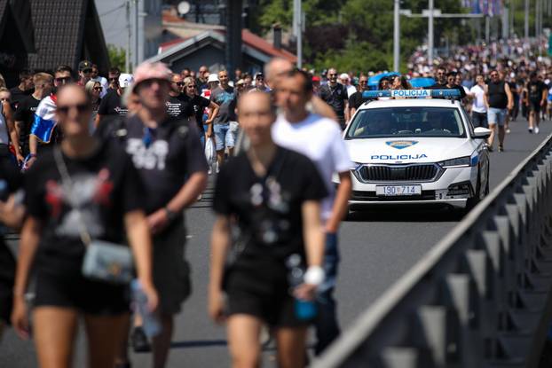 Zagreb: Tisuće fanova Thompsona prolazi Mostom mladosti koji je zatvoren za promet