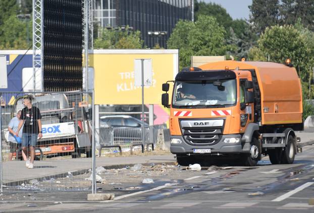 Zagreb: Čišćenje Bundeka jutro nakon Thompsonovog koncerta