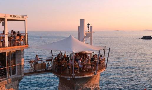 FOTO Kakvi prizori! Restoran na stijeni pruža pogled i iskustvo o kojem mnogi sanjaju