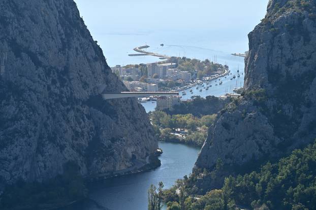 Omiš: Pogled na napredak gradnje najkompleksnijeg i najspektakularnijieg mosta u Hrvatskoj