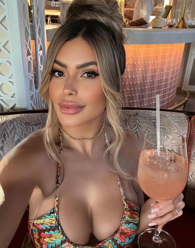 Potrošila milijun eura na izgled! 'Toliko sam lijepa da imam zabranu na dejt aplikacijama'