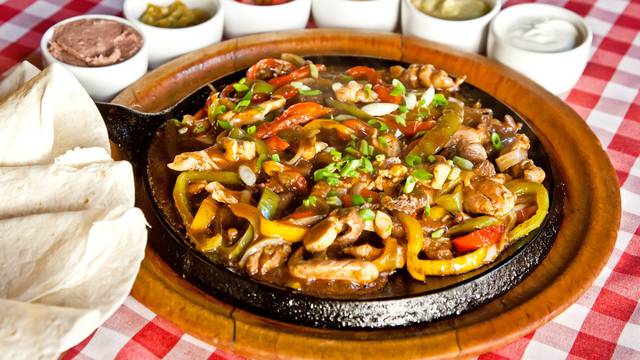 Jednostavan recept za meksički fajitas s piletinom i paprikom