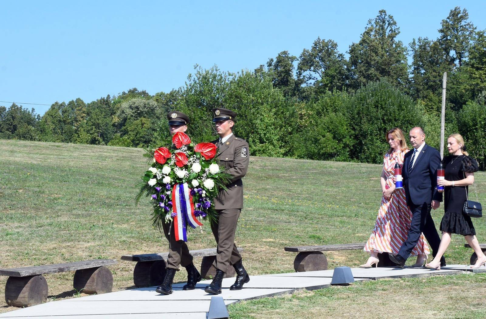 Na brdu Čukur iznad Hrvatske Kostajnice obilježena je 30. godišnjica pogibije Gordana Lederera