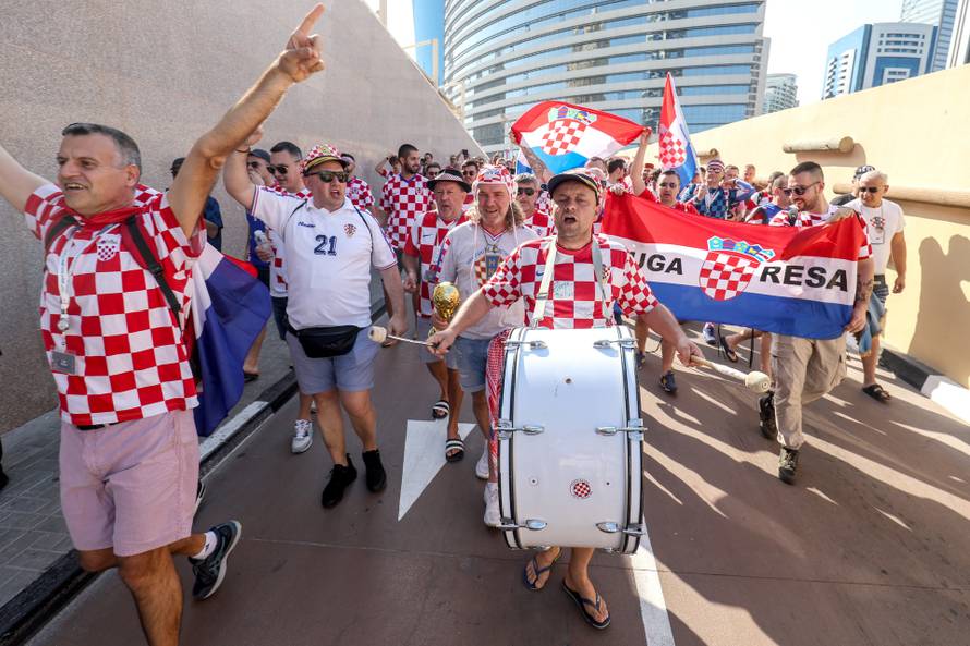 KATAR 2022 - Hrvatska zastava na plaži ispred hotela Hilton Doha gdje su smješteni reprezentativci