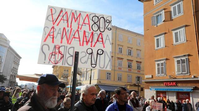 Rijeka: Prosvjed protiv siromaštva na trgu 128 brigade HV