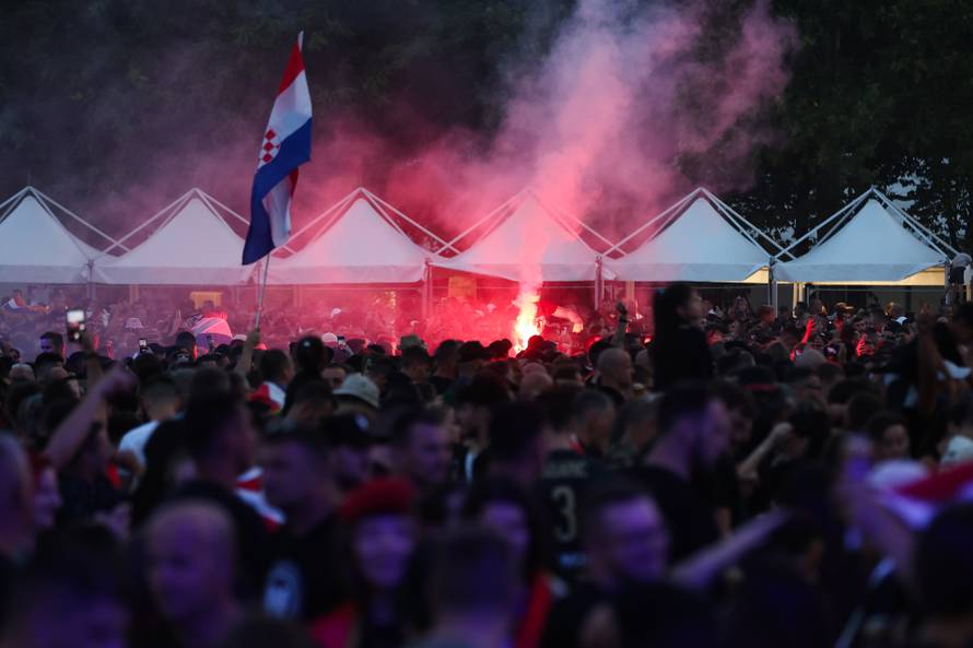 Obožavatelji na velikom koncertu Marka Perkovića Thompsona u Sinju