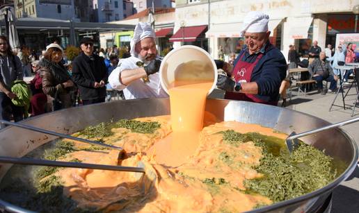 FOTO Uskrsna fritaja u Puli napravljena je od &ccaron;ak 1600 jaja: Jele se i &scaron;paroge i mladi luk