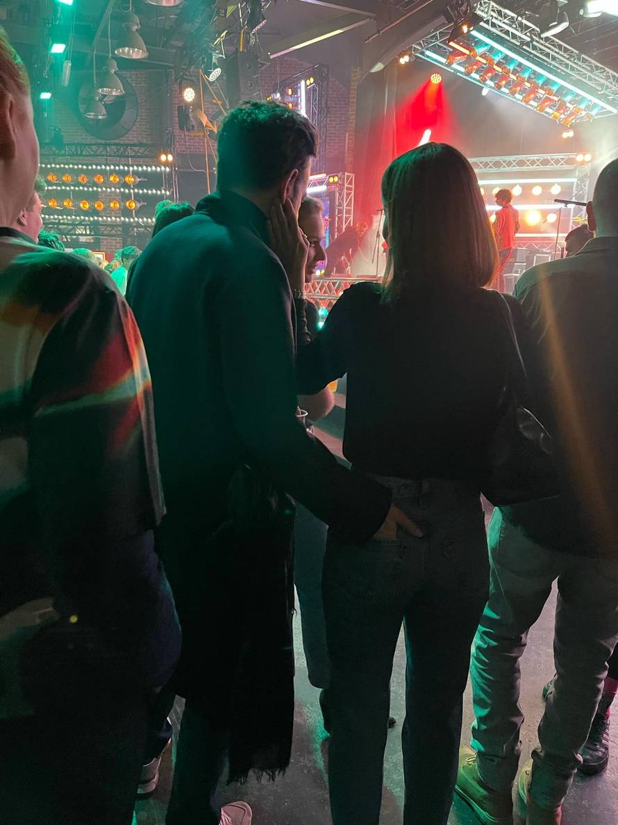 Janko Popović Volarić i lijepa pjevačica Lovorka razmjenjivali su nježnosti na dodjeli nagrada