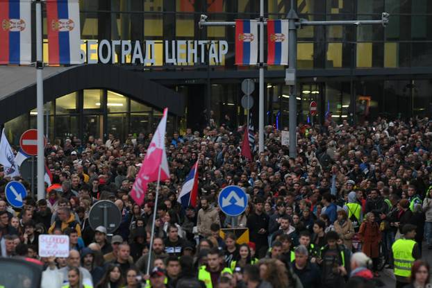 Beograd: Mirni prosvjedni mimohod u povodu 11 mjeseci od novosadske tragedije