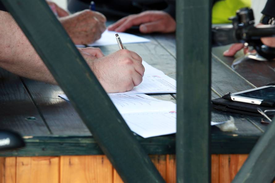 Lovci na potpise: 'Promijenit će djeci spol ako sad ne potpišete'