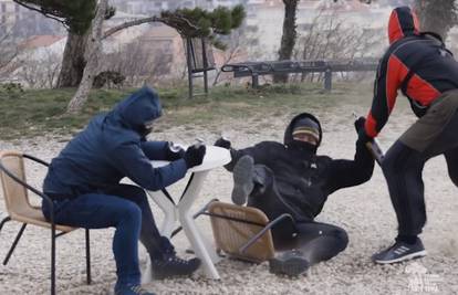 Razorna senjska bura: Sjeli su  popiti piće. 'Odnijelo' ih  sve...