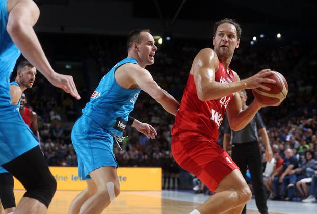 Košarkaši Slovenije svladali su Hrvatsku 94:88 u pripremnoj utakmici za Eurobasket