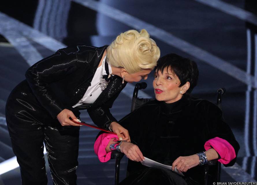 Dirljiva scena s Oscara prošla je ispod radara zbog skandala: Lady Gaga pomogla Lizi Minnelli