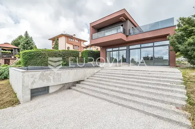 FOTO Nikolina Pišek još uvijek nudi vilu u Zagrebu! Najam bio skočio na 8000 €. Zavirite u nju