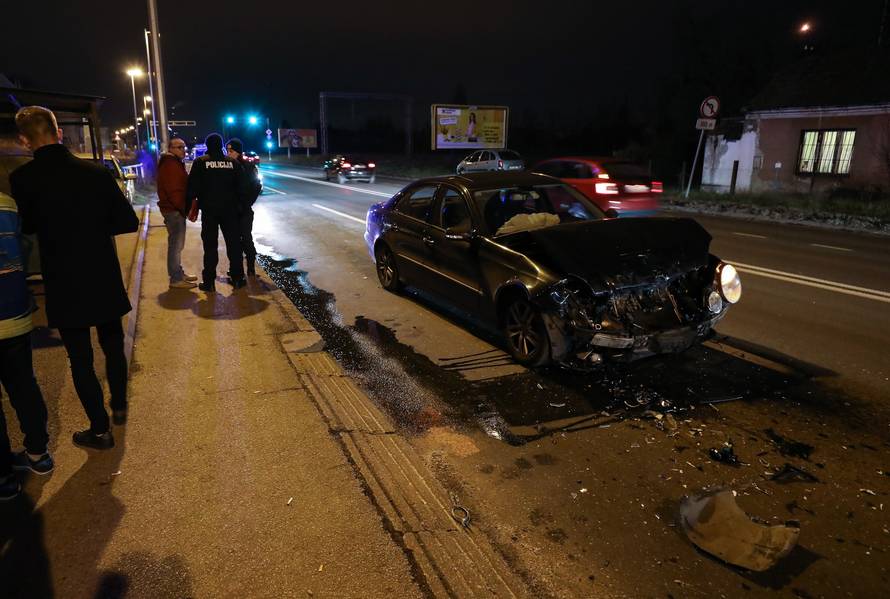 Zagreb: Dvije osobe ozlijeÄene u lanÄanom sudaru tri autoobila u Ilici