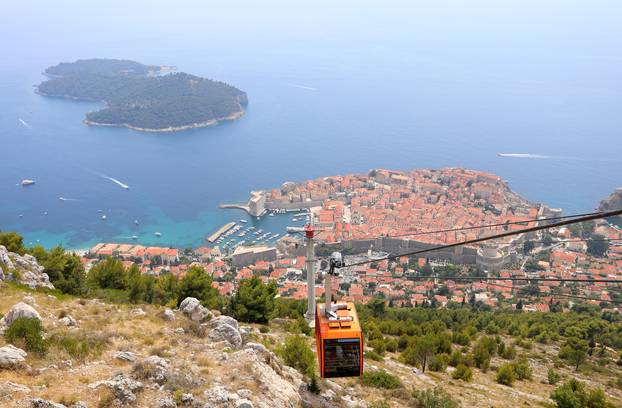 Dubrovnik: S vidikovca na Srđu turisti uživaju u pogledu na grad
