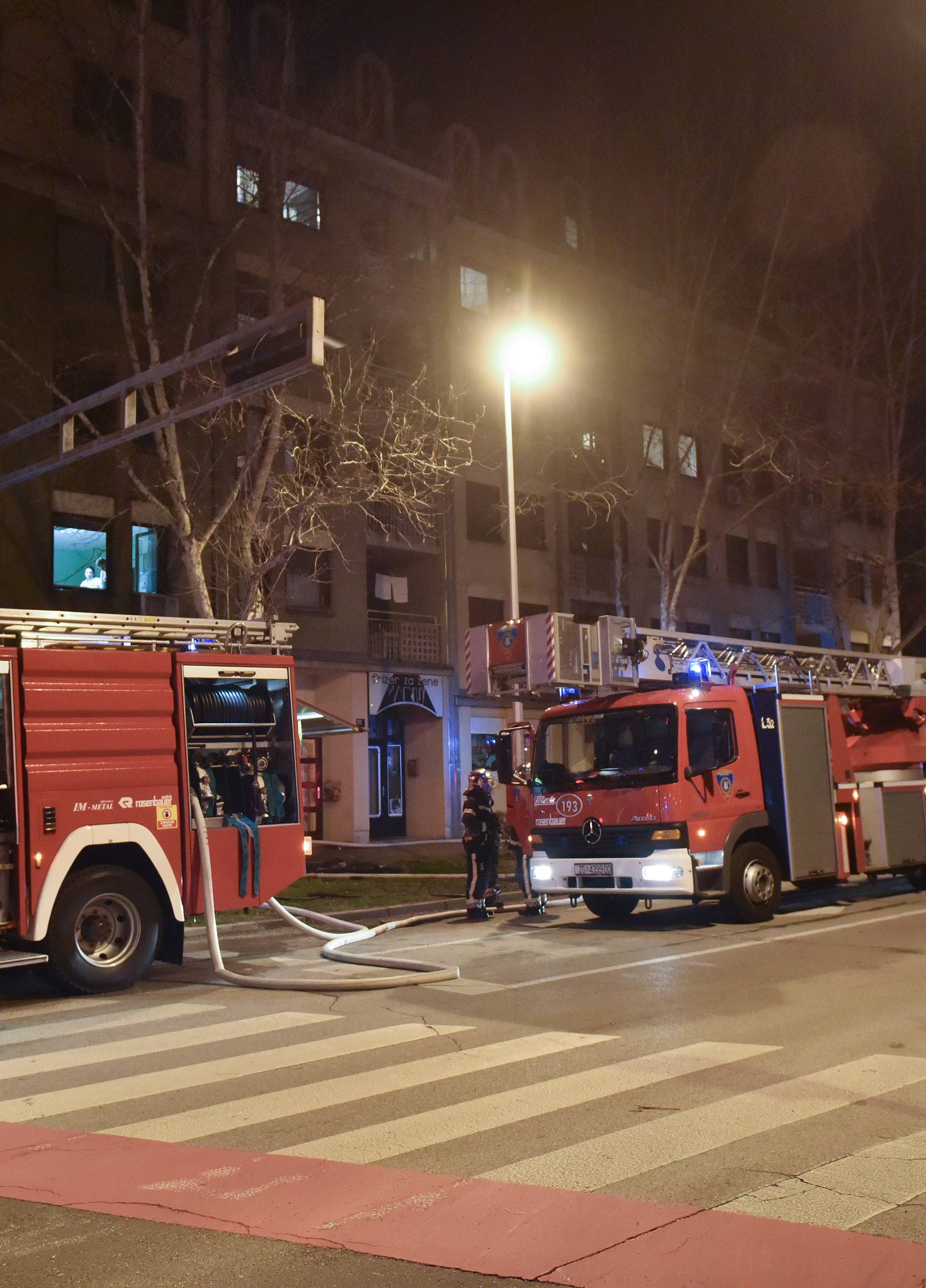 Požar na Malešnici: Vatrogasci ga gasili dva sata, došla i hitna