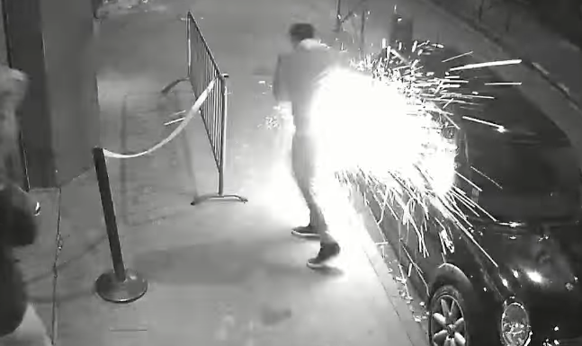 Stravična snimka: Eksplodirala mu je e-cigareta i zapalila ga