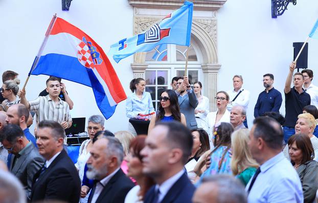 Zagreb Andrej Plenković zajedno s ostalim kandidatkinjama i kandidatima na europskim izborima nai završnom predizbornom skupu HDZ-a