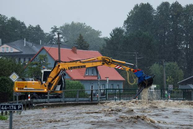 Floods following heavy rainfall in Pisecna