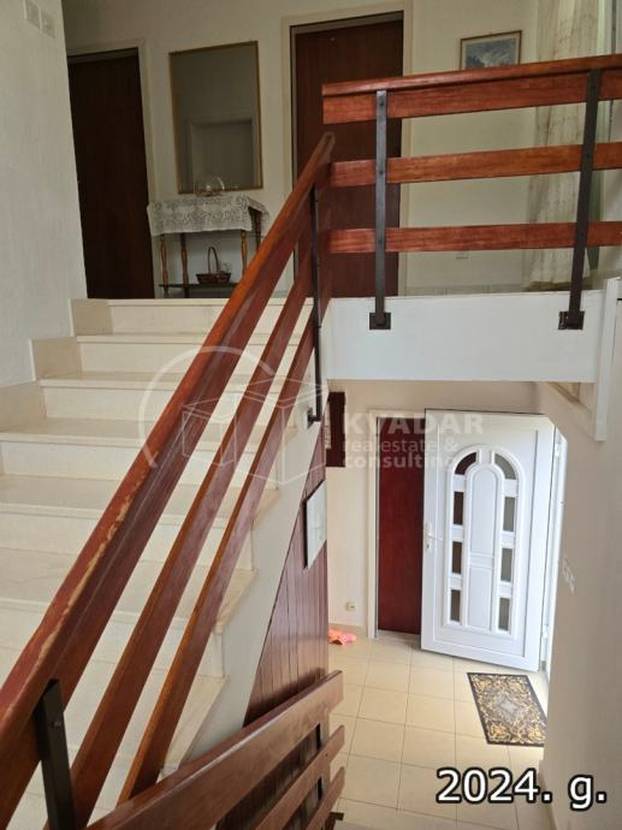 FOTO Hrvatski san: Pogledajte za koliko se prodaje kuća  - prvi red do mora u okolici Splita