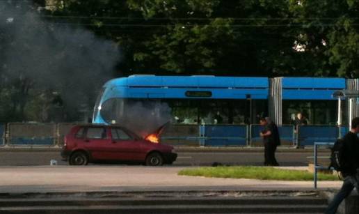 Zagreb: Fiat planuo dok je vozač 'čačkao' po motoru