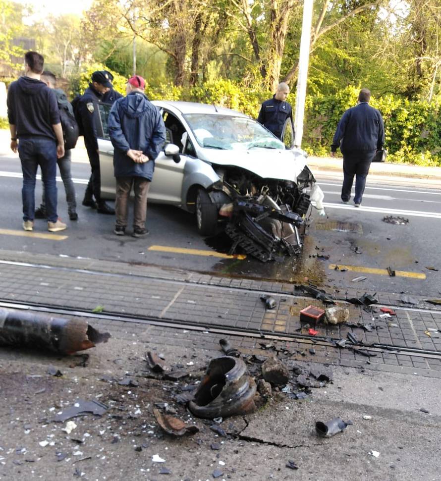 Koliko je brzo vozio?! Srušio je rasvjetni stup na Maksimirskoj