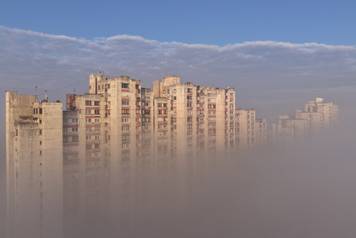 Pogled iz zraka na Sarajevo obavijeno maglom i smogom